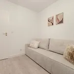 Spacious 2-bedroom By Renters Apartment
