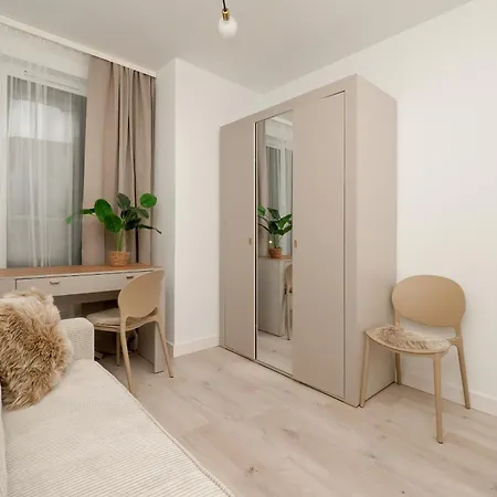 Spacious 2-bedroom By Renters *