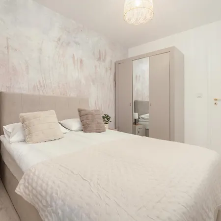 Spacious 2-bedroom By Renters