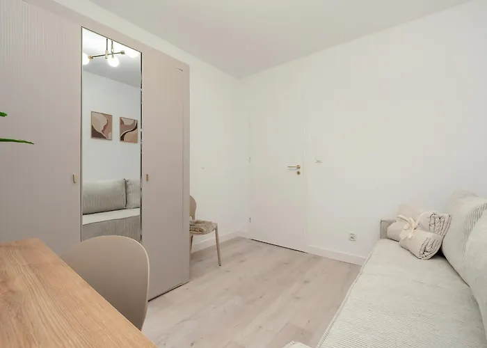 Lägenhet Spacious 2-bedroom By Renters Katowice