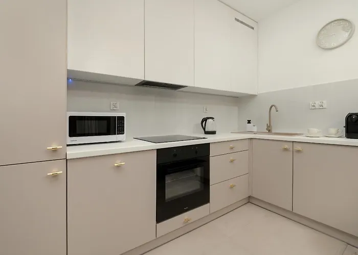 Spacious 2-bedroom By Renters Lägenhet