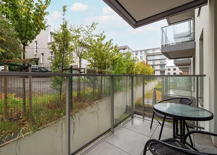 Spacious 2-bedroom By Renters Lägenhet *