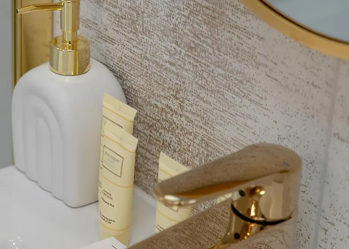 Spacious 2-bedroom By Renters Lägenhet