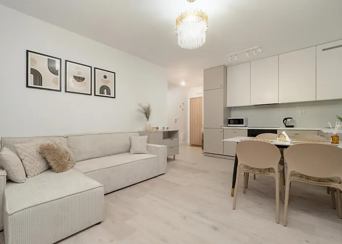 Spacious 2-bedroom By Renters Lägenhet *